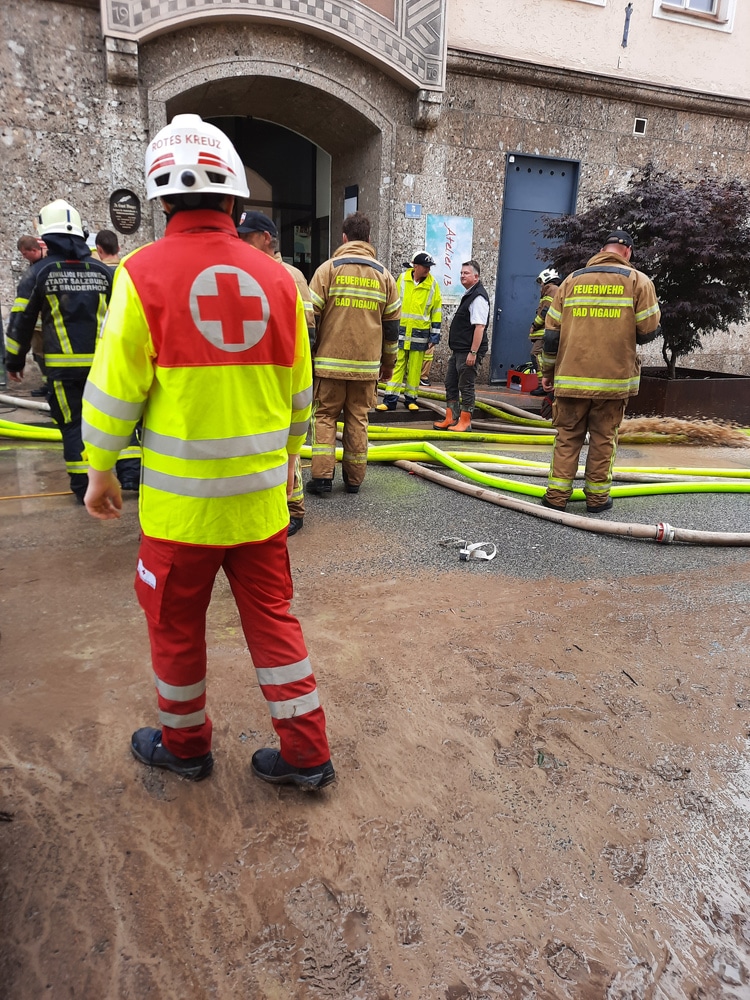 porsche fait un don de 500 000 euros daide aux victimes des inondations a la croix rouge allemande