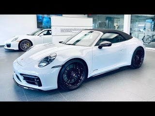 Nouveau 2022 Craie Porsche 911 Carrera GTS Cabriolet / Promenade Autour / Paquet Noir Brillant |